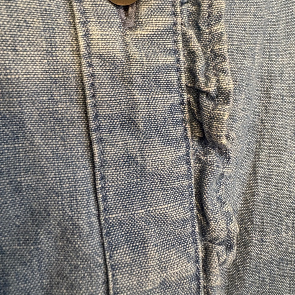 J Crew Chambray Puff Sleeve Ruffle Placket


100% cotton. Smoke-free home. - Picture 5 of 11